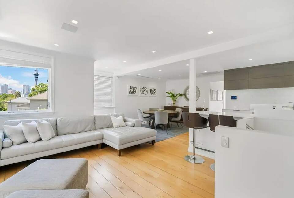 The Villa on Anglesea - Auckland, New Zealand