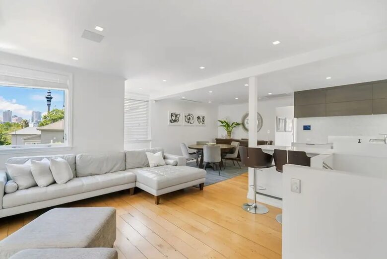 The Villa on Anglesea - Auckland, New Zealand