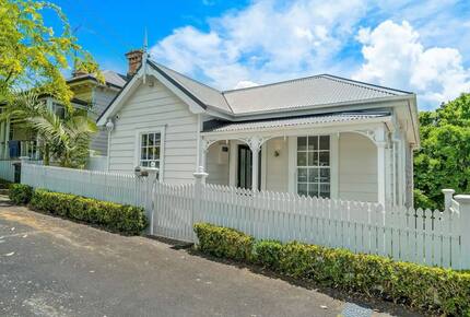 The Villa on Anglesea - Auckland, New Zealand