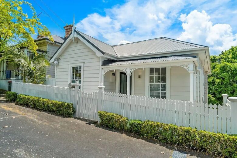 The Villa on Anglesea - Auckland, New Zealand