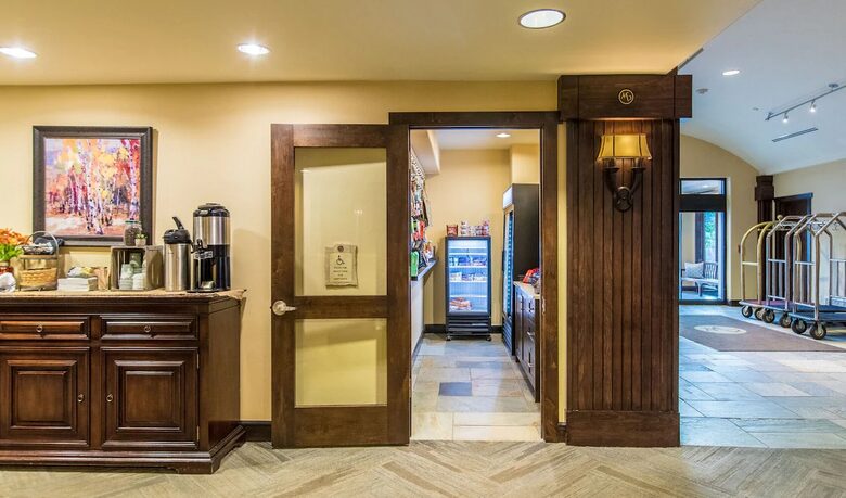 Modern Vail Condo - Slopeside and Loaded with Amenities - Vail, Colorado