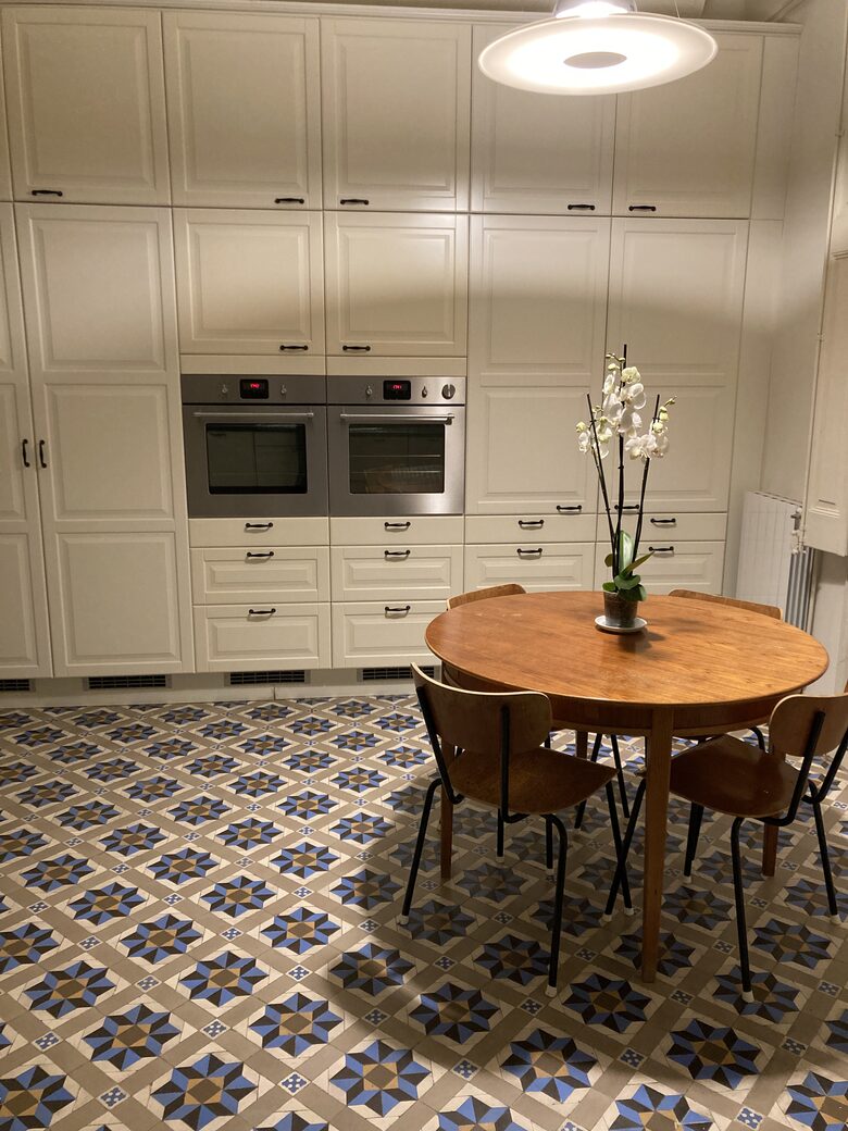 Chic Apartment in Barcelona's Historical Gothic Quartier - Barcelona, Spain
