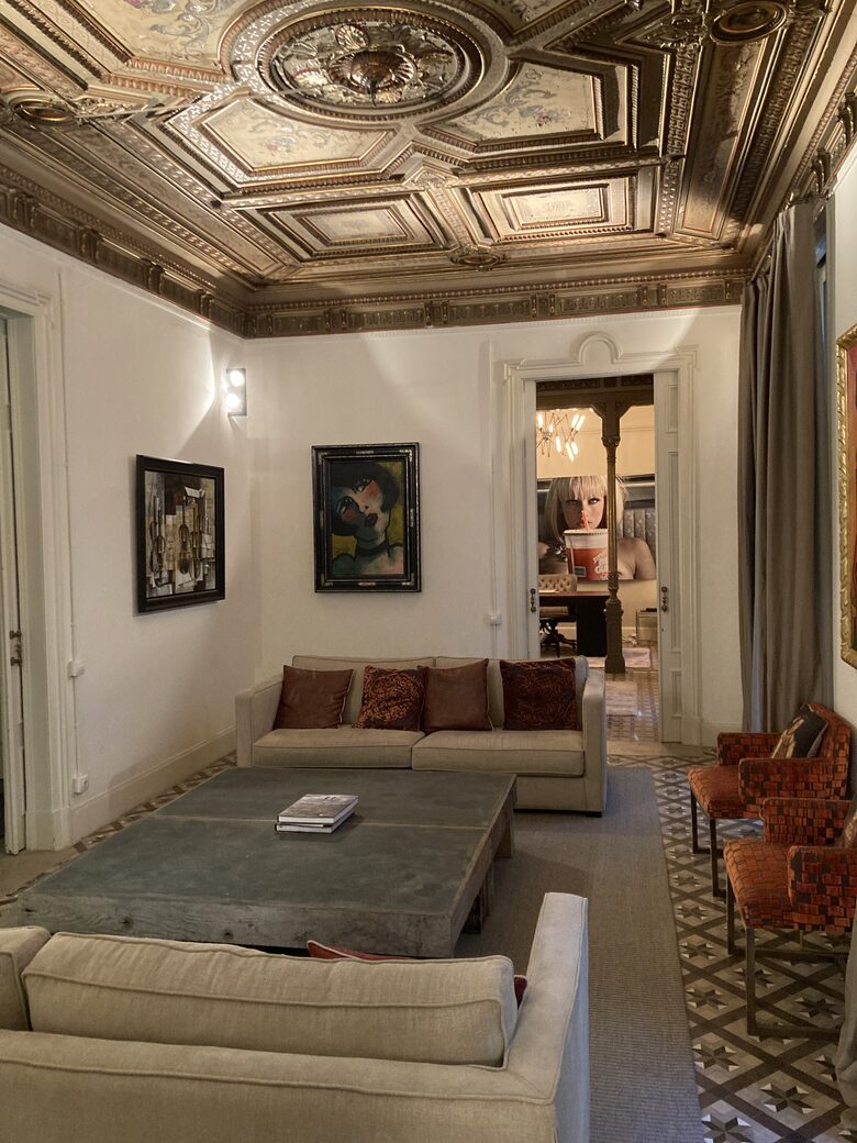 Chic Apartment in Barcelona's Historical Gothic Quartier - Barcelona, Spain