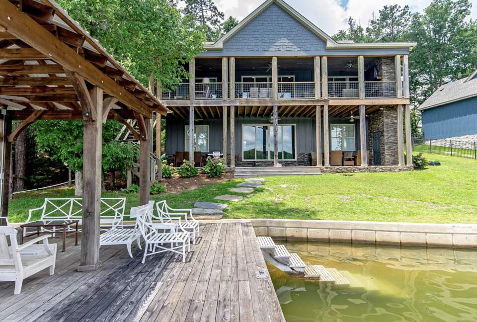 Lake Martin Retreat - Eclectic, Alabama