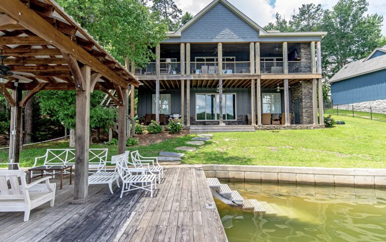 Lake Martin Retreat - Eclectic, Alabama