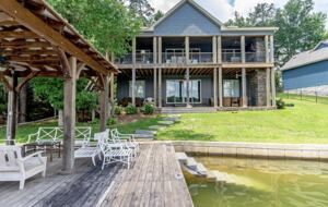 Lake Martin Retreat - Eclectic, Alabama