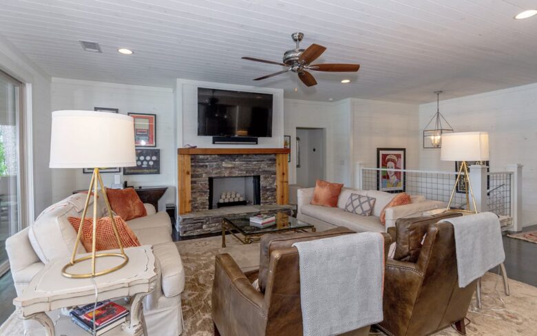Lake Martin Retreat - Eclectic, Alabama