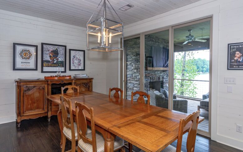 Lake Martin Retreat - Eclectic, Alabama