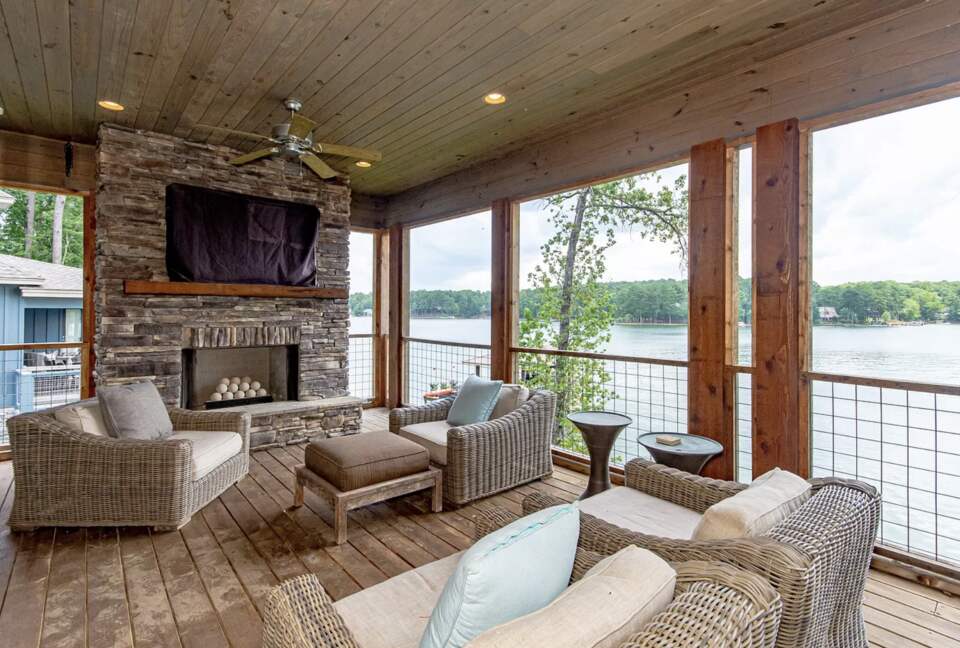 Lake Martin Retreat - Eclectic, Alabama