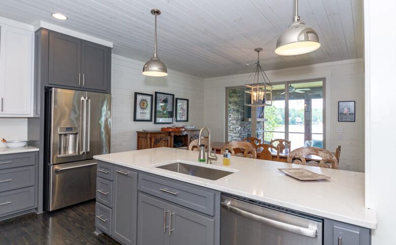 Lake Martin Retreat - Eclectic, Alabama