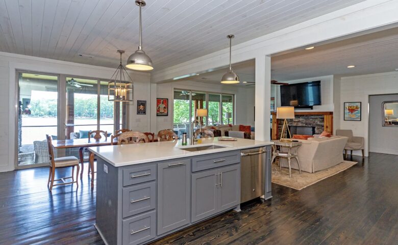 Lake Martin Retreat - Eclectic, Alabama