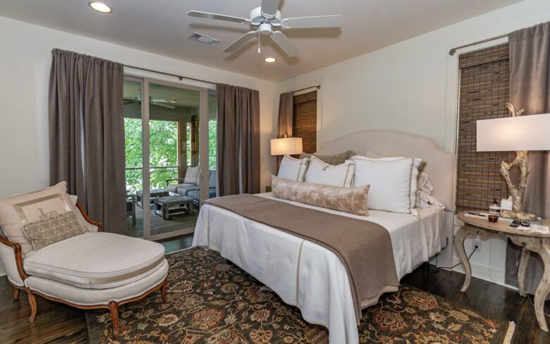 Lake Martin Retreat - Eclectic, Alabama