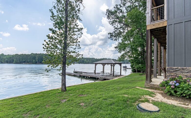 Lake Martin Retreat - Eclectic, Alabama
