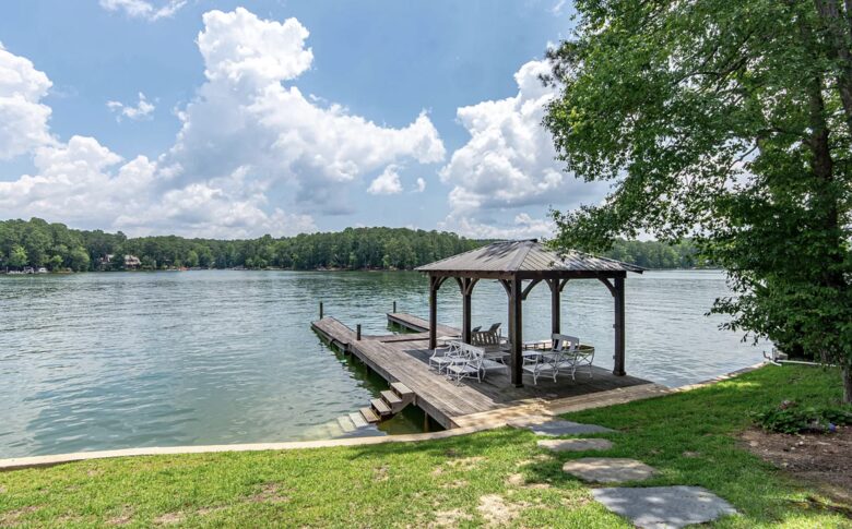 Lake Martin Retreat - Eclectic, Alabama