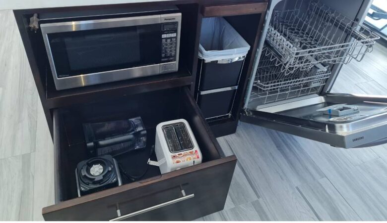 stove dishwasher microwave fridge toaster blender coffee maker