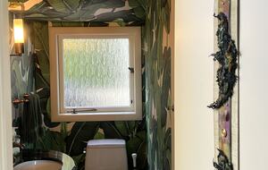 1/2 bathroom