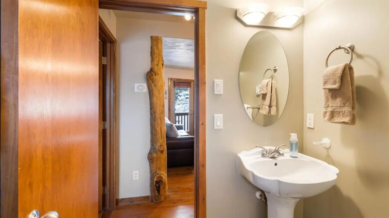 2nd bathroom on the