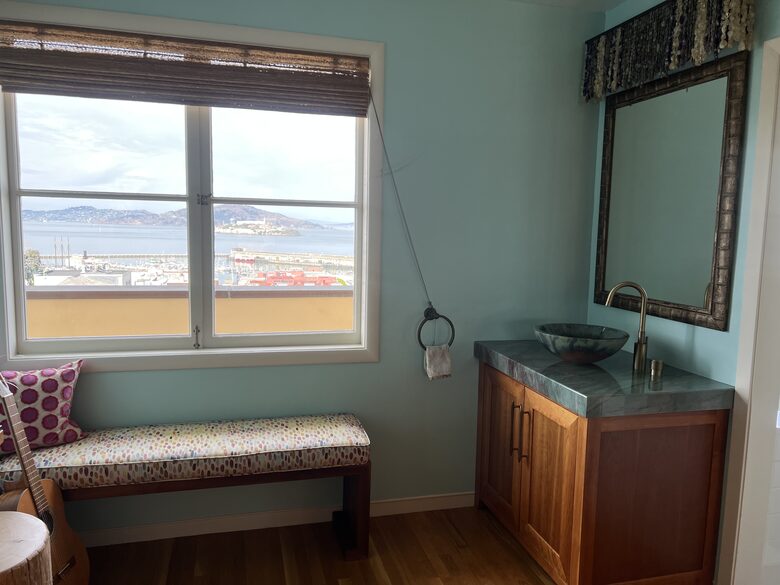 MBR changing room with view