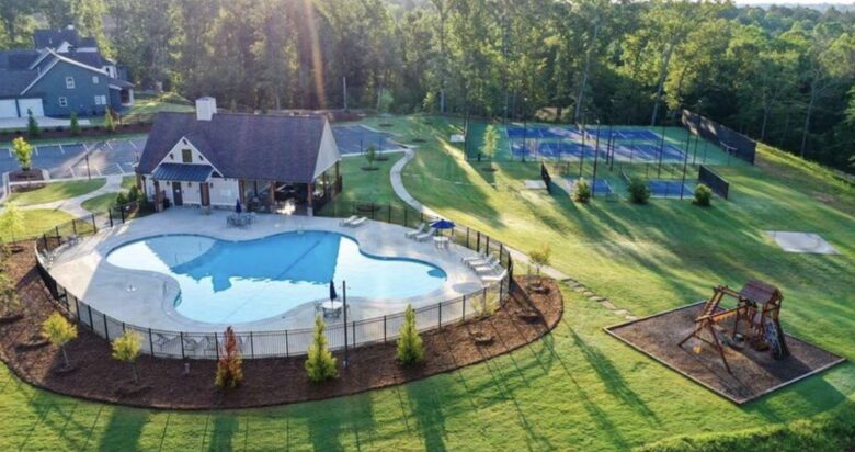 Lakefront Getaway - Newnan, Georgia