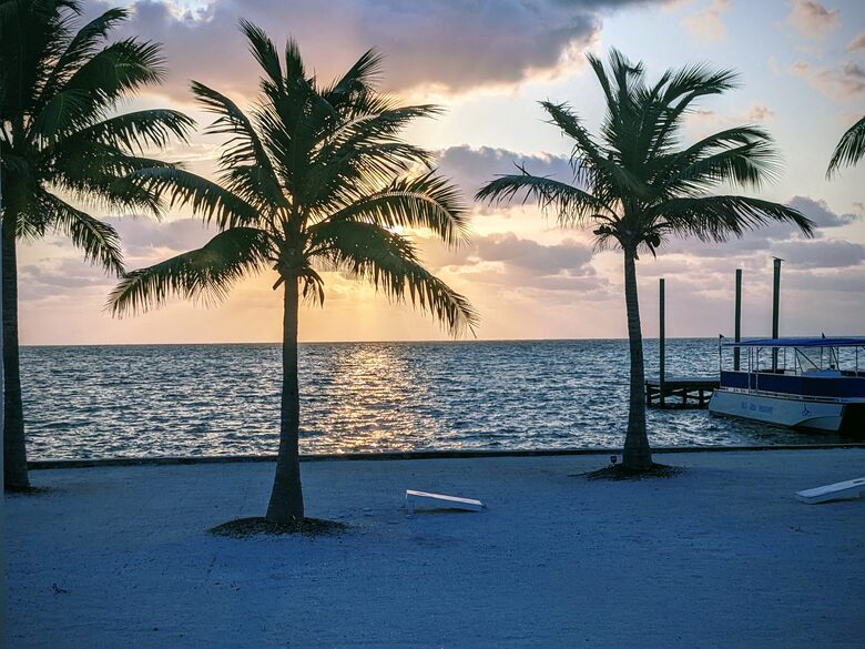 Caye Caulker Beachfront Retreat - Caye Caulker, Belize
