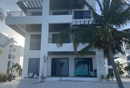 Caye Caulker Beachfront Retreat - Caye Caulker, Belize