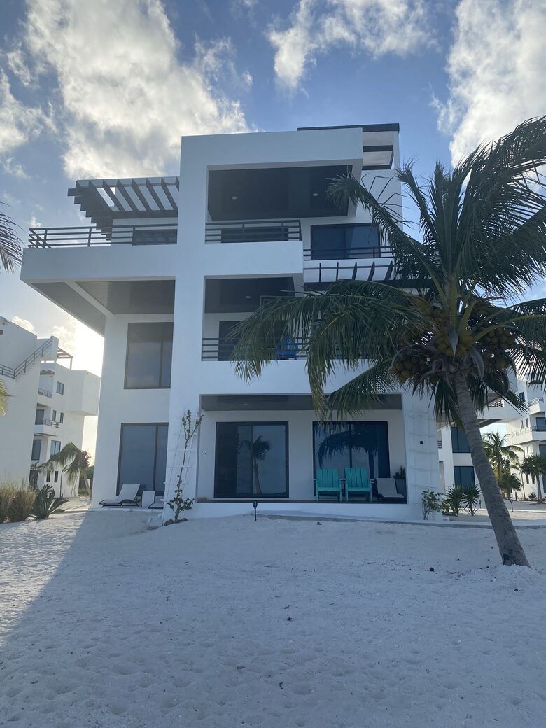 Caye Caulker Beachfront Retreat - Caye Caulker, Belize
