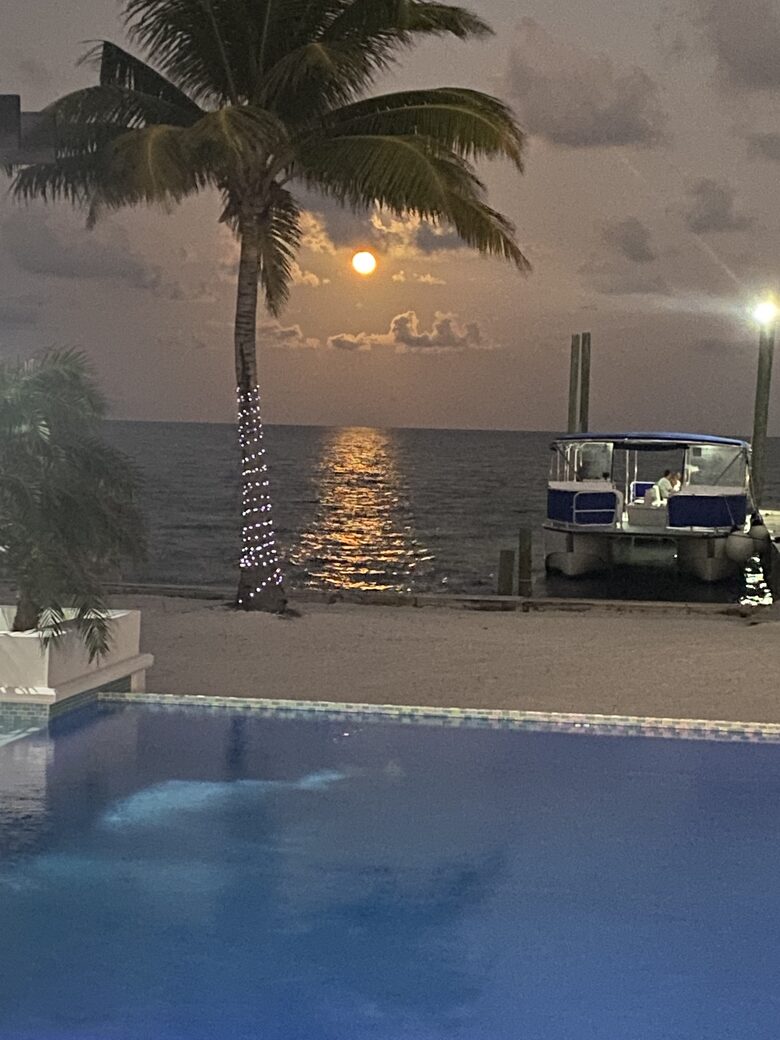 Caye Caulker Beachfront Retreat - Caye Caulker, Belize