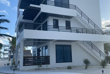 Caye Caulker Beachfront Retreat - Caye Caulker, Belize