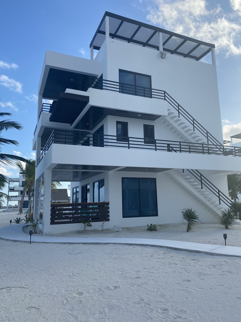 Caye Caulker Beachfront Retreat - Caye Caulker, Belize