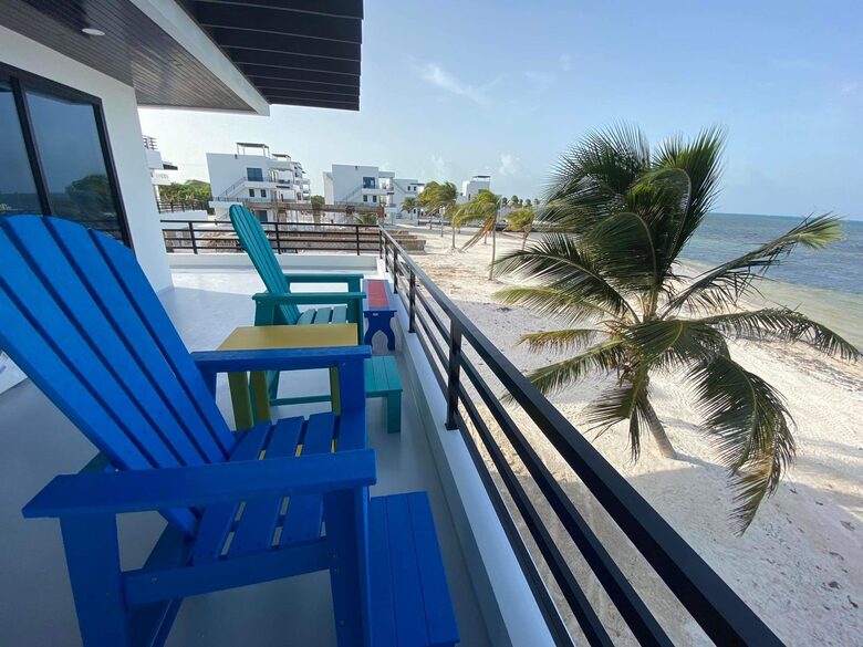 Caye Caulker Beachfront Retreat - Caye Caulker, Belize