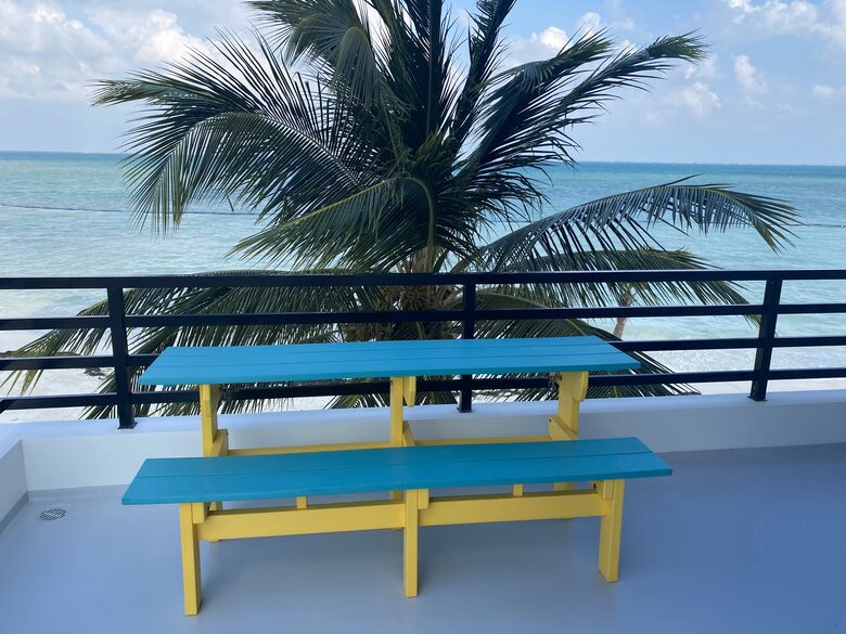 Caye Caulker Beachfront Retreat - Caye Caulker, Belize