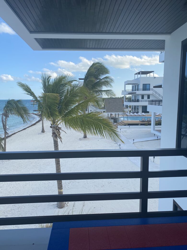 Caye Caulker Beachfront Retreat - Caye Caulker, Belize