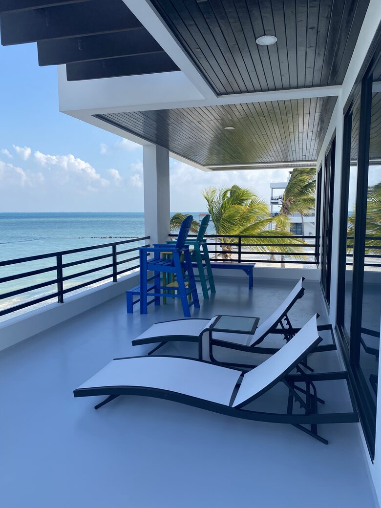Caye Caulker Beachfront Retreat - Caye Caulker, Belize