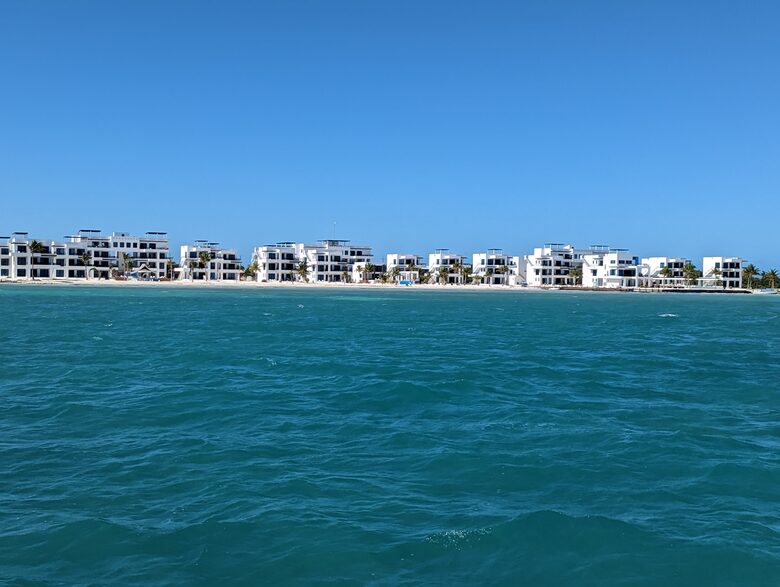 Caye Caulker Beachfront Retreat - Caye Caulker, Belize
