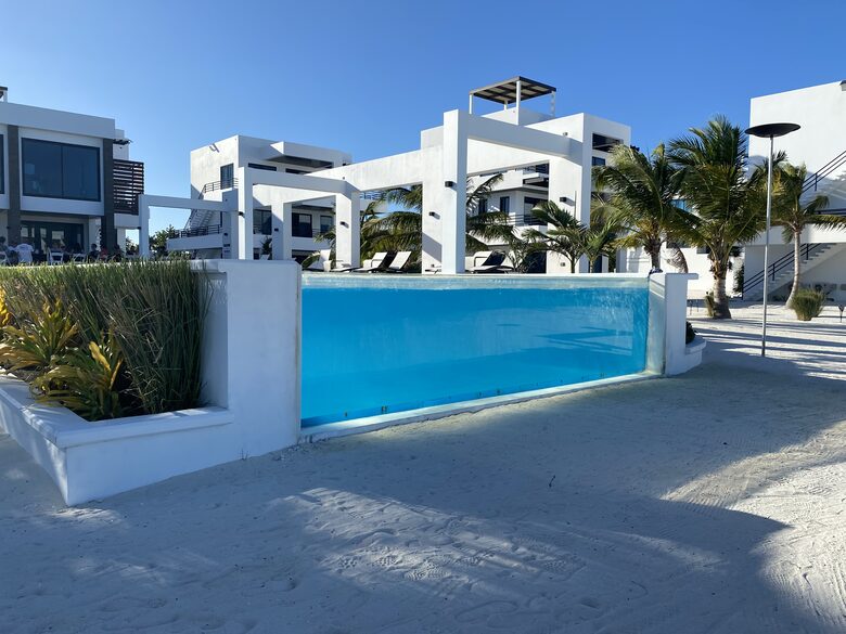 Caye Caulker Beachfront Retreat - Caye Caulker, Belize