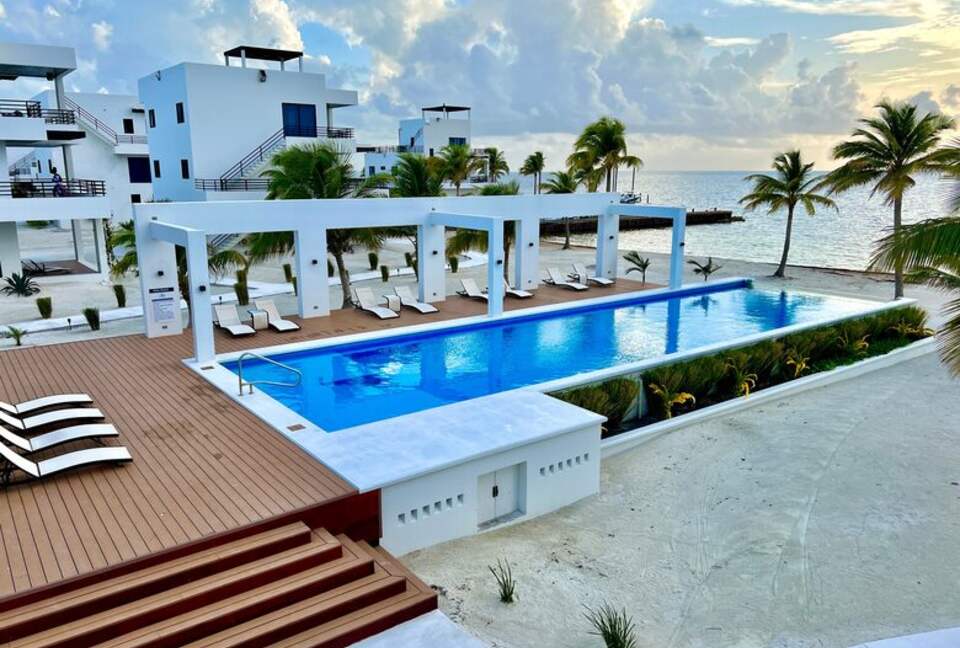 Caye Caulker Beachfront Retreat - Caye Caulker, Belize