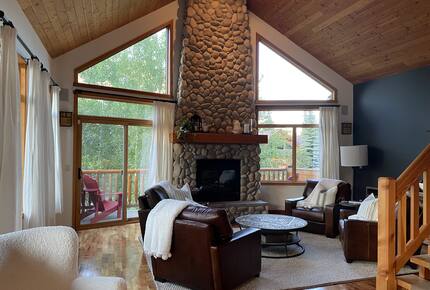 Canmore Cozy Mountain Cabin - Canmore, Canada