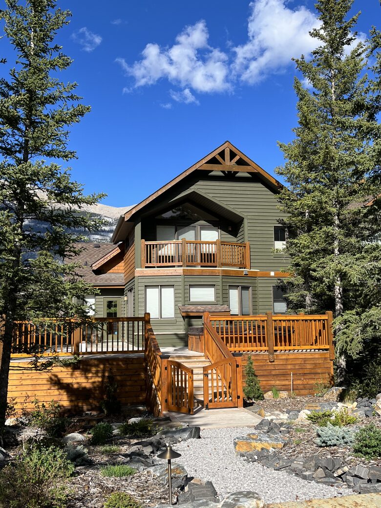 Canmore Cozy Mountain Cabin - Canmore, Canada