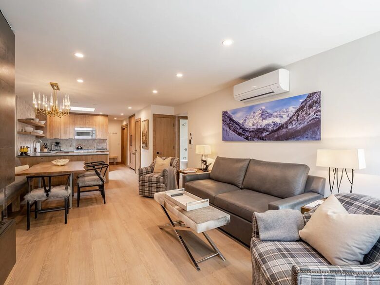 Top-floor Corner Aspen Retreat in the Core - Aspen, Colorado