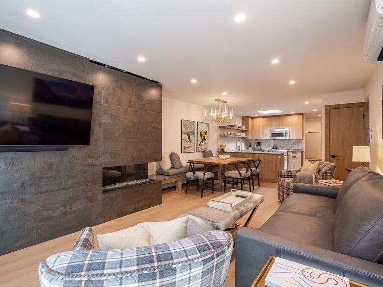 Top-floor Corner Aspen Retreat in the Core - Aspen, Colorado