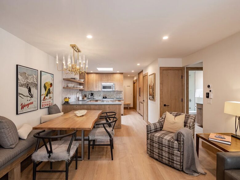 Top-floor Corner Aspen Retreat in the Core - Aspen, Colorado