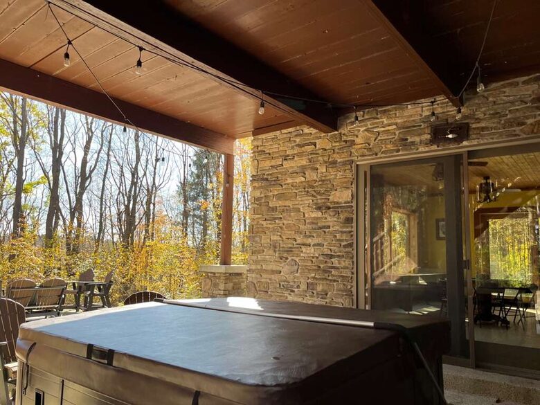 Log Cabin Across from Skiing Resorts - Ellicottville, New York