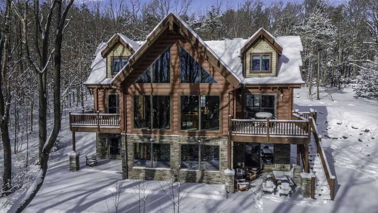 Log Cabin Across from Skiing Resorts - Ellicottville, New York