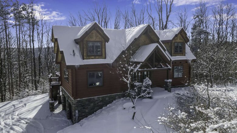 Log Cabin Across from Skiing Resorts - Ellicottville, New York