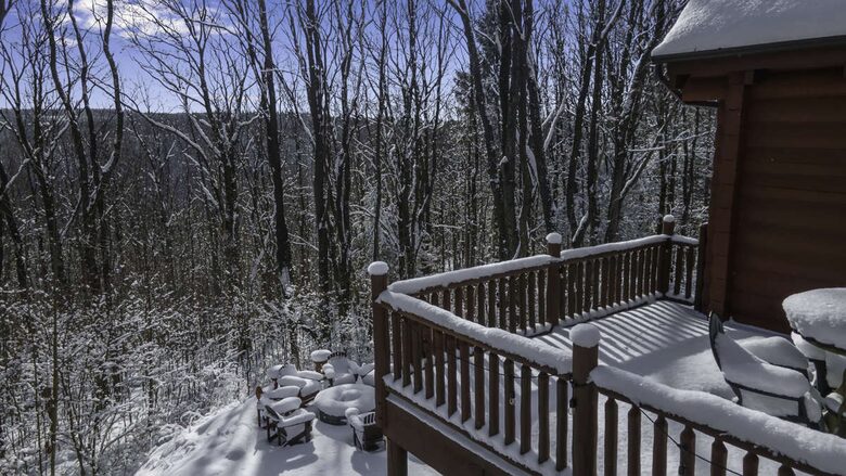 Log Cabin Across from Skiing Resorts - Ellicottville, New York