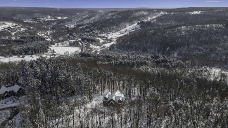 Log Cabin Across from Skiing Resorts - Ellicottville, New York
