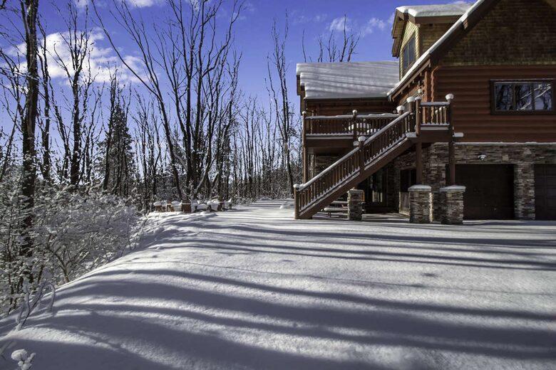 Log Cabin Across from Skiing Resorts - Ellicottville, New York