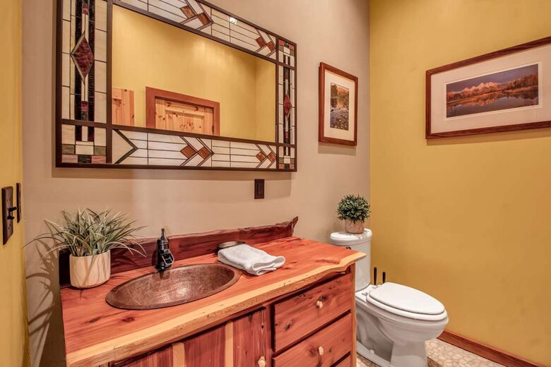 Log Cabin Across from Skiing Resorts - Ellicottville, New York