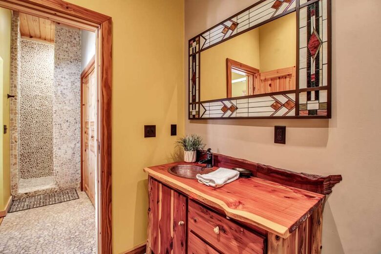 Log Cabin Across from Skiing Resorts - Ellicottville, New York