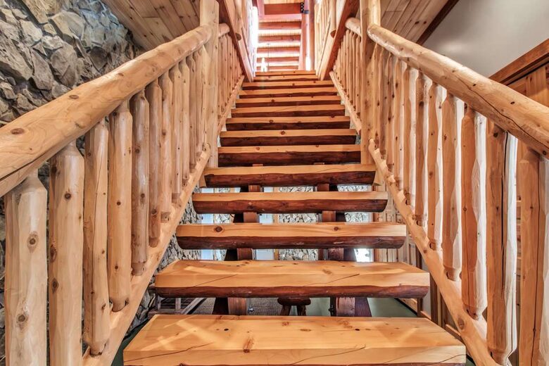 Log Cabin Across from Skiing Resorts - Ellicottville, New York